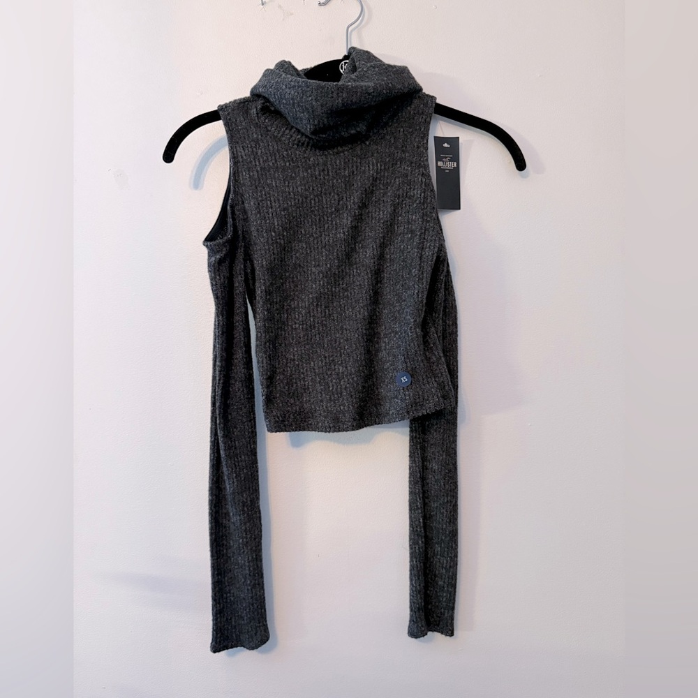 NWT grey cropped off the shoulder turtle neck shirt XS Hollister